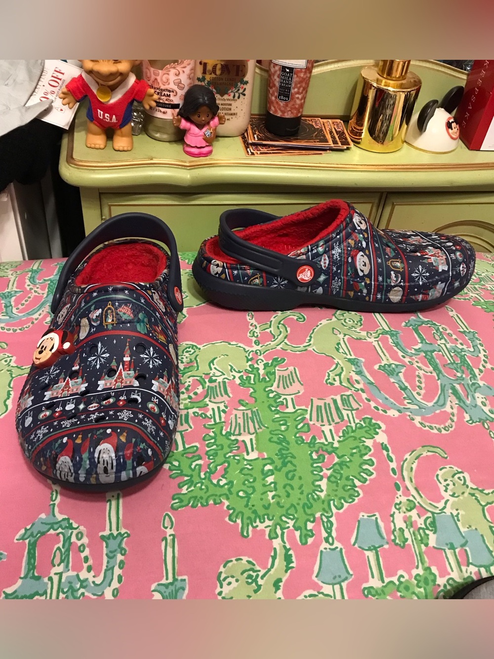 Disney World Christmas Mickey Mouse Castle Crocs Fleece Lined size M5 W7
